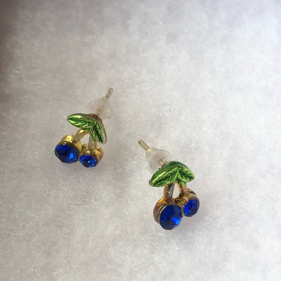 Jewelry - ⭐️5/$10 item⭐️ NWT Womens earrings